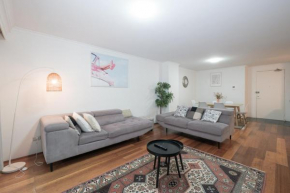 Fantastic 3BR Apt with Parking & Darling Harbour - 10 mins walk, Sydney